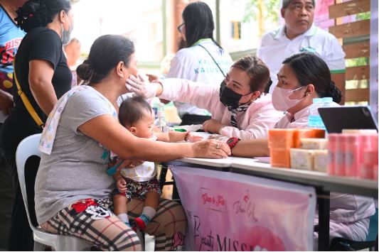 First Time : Glam and Fab and Dear Self Aesthetic and Wellness Center Give FREE Skin Treatment and Consultation