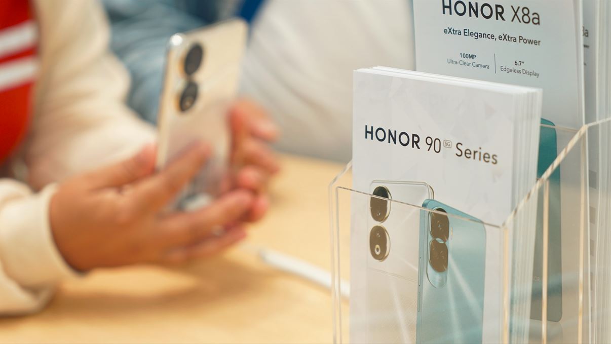 HONOR opens in the all-new SM City Sto. Tomas Batangas, aims to dominate South