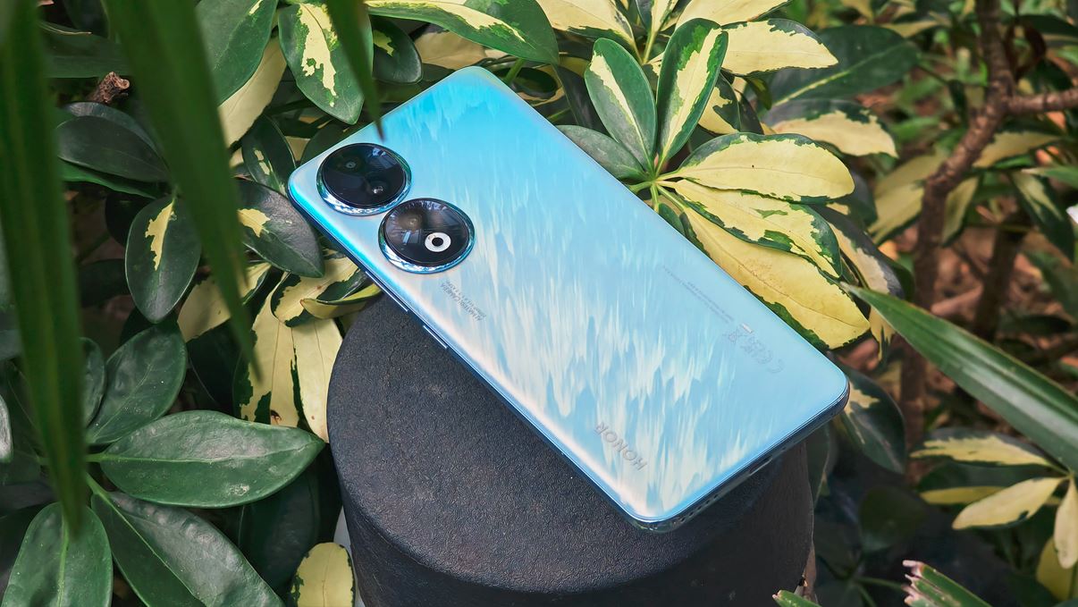 Limited-edition HONOR 90 5G Peacock Blue to arrive on November 15 with FREE HONOR Gift worth Php 2,499