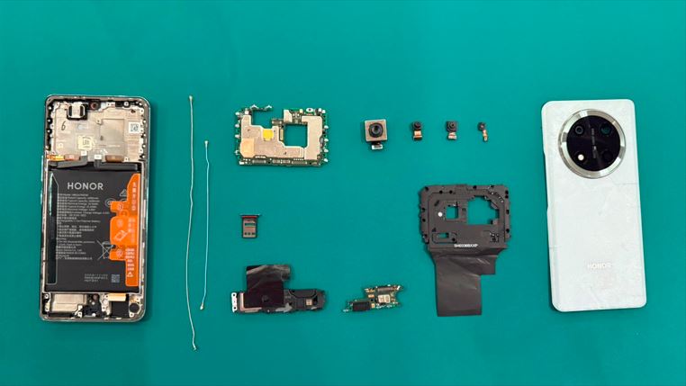 We Checked What’s Inside the HONOR X9c 5G and Here’s Why It’s The Toughest Phone of 2025