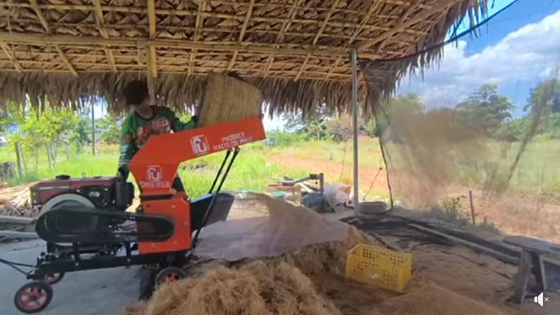 Vea Eco Farm Demonstrates the Use of a Composting Machine