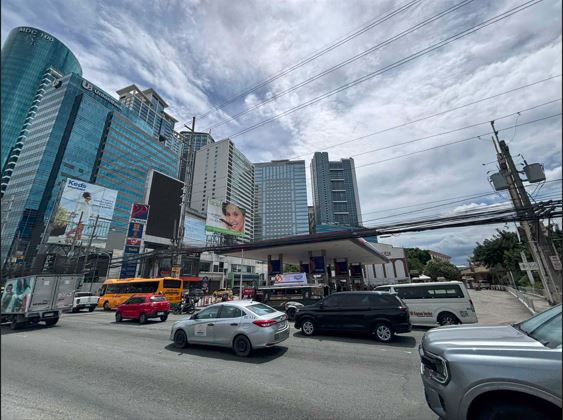 The Last Trophy Property on C-5: A Rare Development Site with Eastwood Lineage